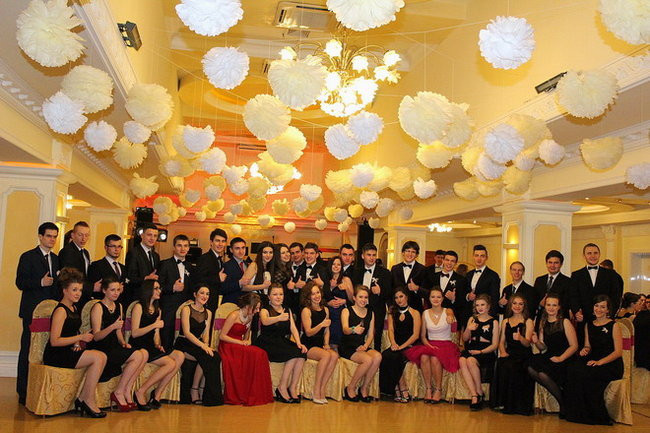 Przednia zabawa uczniów I LO w Rawiczu (zdjęcia)