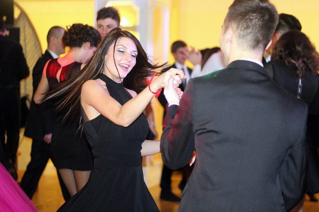 Przednia zabawa uczniów I LO w Rawiczu (zdjęcia)