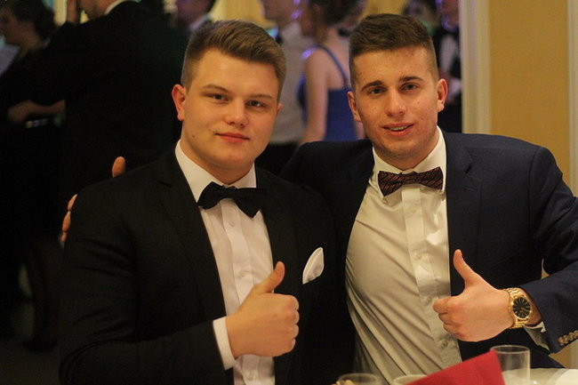 Przednia zabawa uczniów I LO w Rawiczu (zdjęcia)