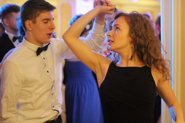 Przednia zabawa uczniów I LO w Rawiczu (zdjęcia)