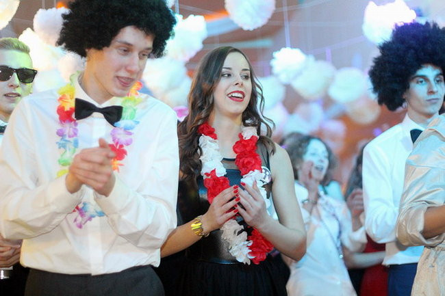 Przednia zabawa uczniów I LO w Rawiczu (zdjęcia)