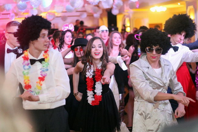 Przednia zabawa uczniów I LO w Rawiczu (zdjęcia)