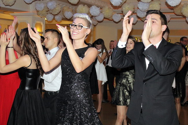 Przednia zabawa uczniów I LO w Rawiczu (zdjęcia)