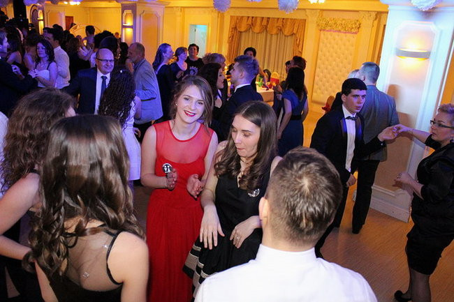 Przednia zabawa uczniów I LO w Rawiczu (zdjęcia)