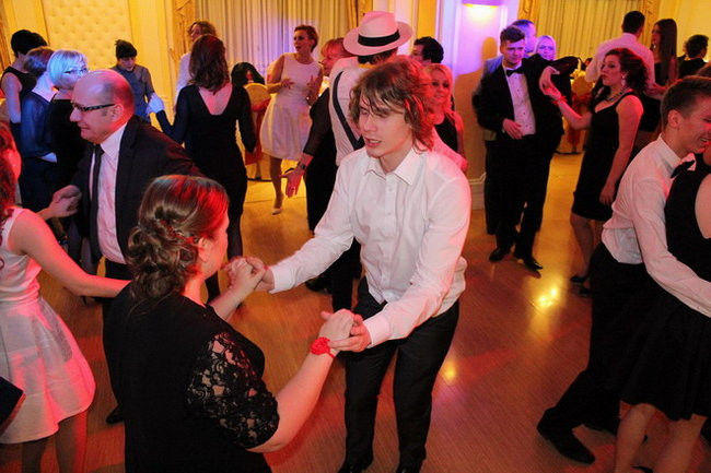 Przednia zabawa uczniów I LO w Rawiczu (zdjęcia)