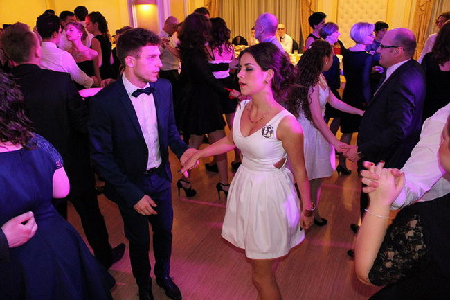 Przednia zabawa uczniów I LO w Rawiczu (zdjęcia)