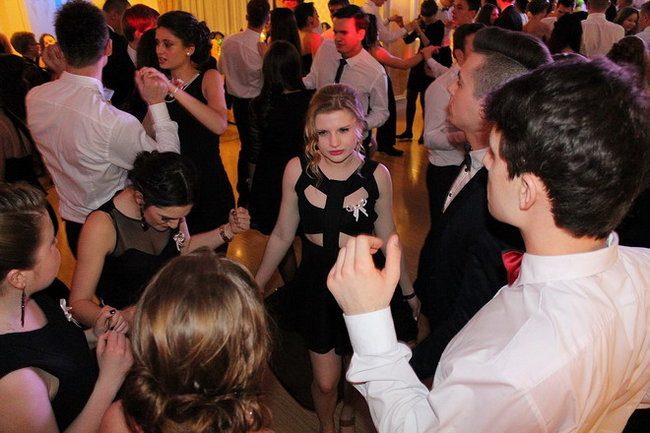 Przednia zabawa uczniów I LO w Rawiczu (zdjęcia)