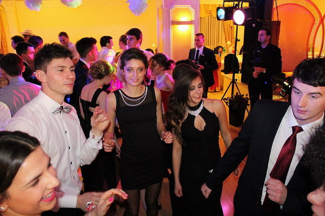 Przednia zabawa uczniów I LO w Rawiczu (zdjęcia)