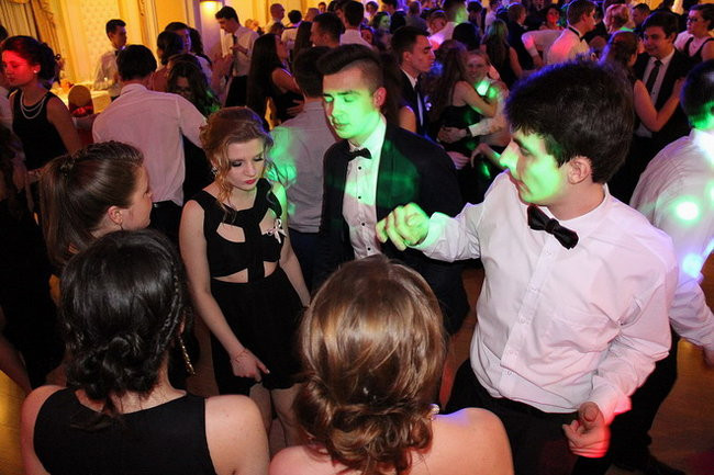 Przednia zabawa uczniów I LO w Rawiczu (zdjęcia)