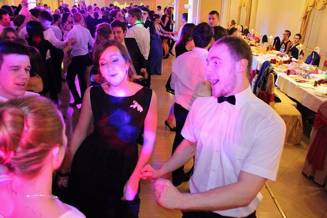 Przednia zabawa uczniów I LO w Rawiczu (zdjęcia)