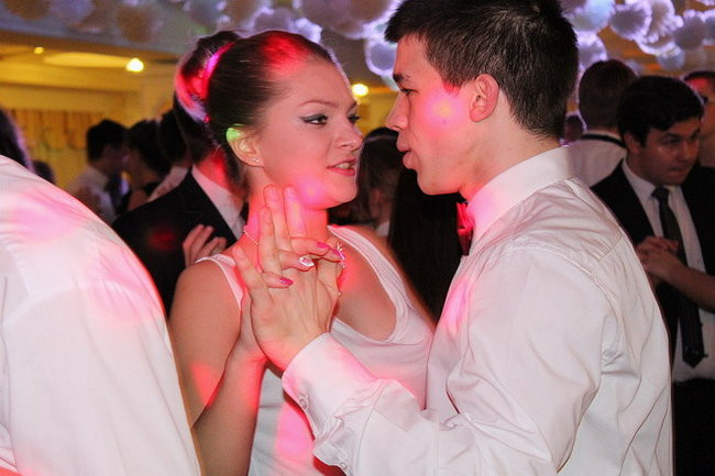 Przednia zabawa uczniów I LO w Rawiczu (zdjęcia)