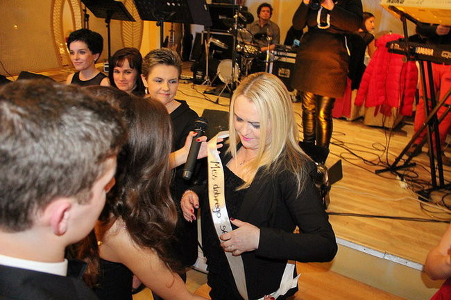 Przednia zabawa uczniów I LO w Rawiczu (zdjęcia)