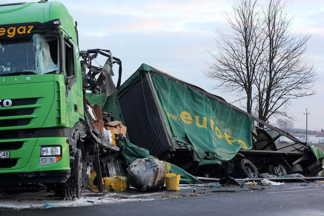 Wypadek pod Lasocicami. Jeden z kierowców pod wpływem alkoholu (zdjęcia)