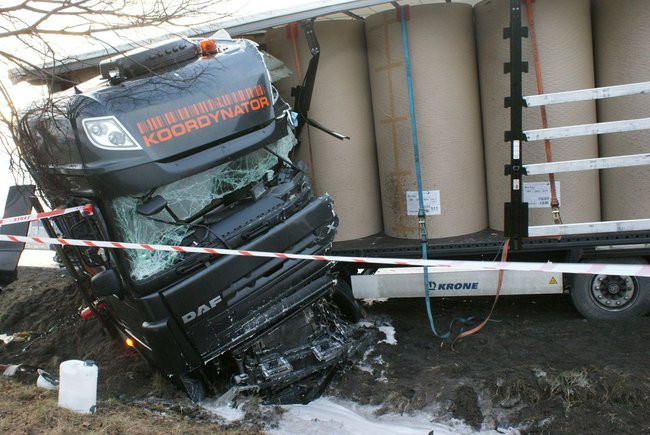 Wypadek pod Lasocicami. Jeden z kierowców pod wpływem alkoholu (zdjęcia)