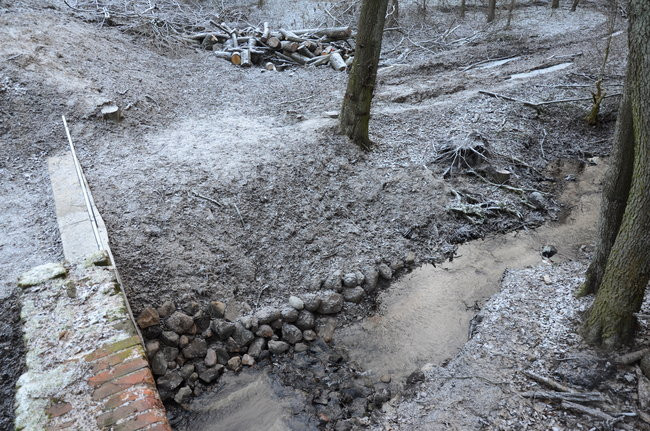 Nim spiętrzą wodę