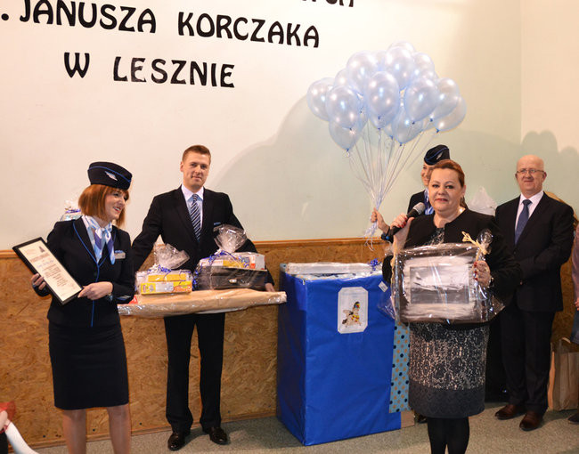 Linie lotnicze pomogły szkole (kilka zdjęć)