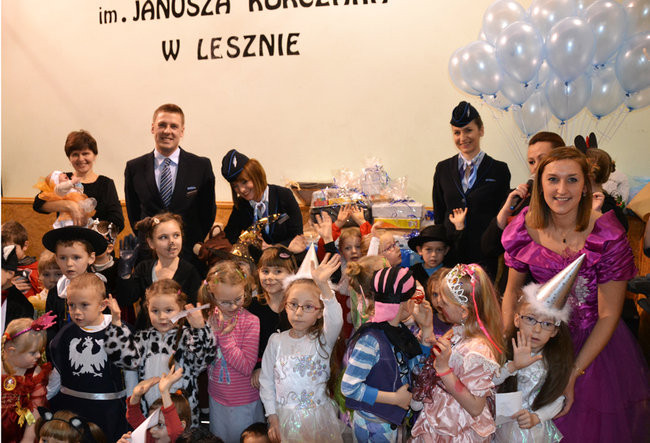 Linie lotnicze pomogły szkole (kilka zdjęć)