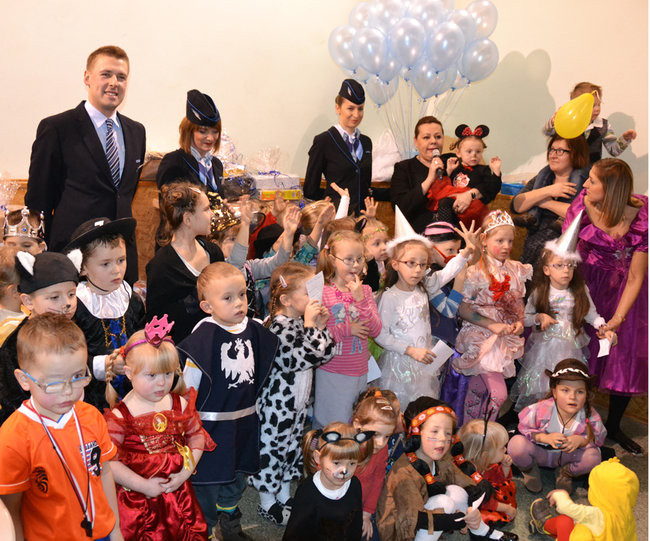 Linie lotnicze pomogły szkole (kilka zdjęć)