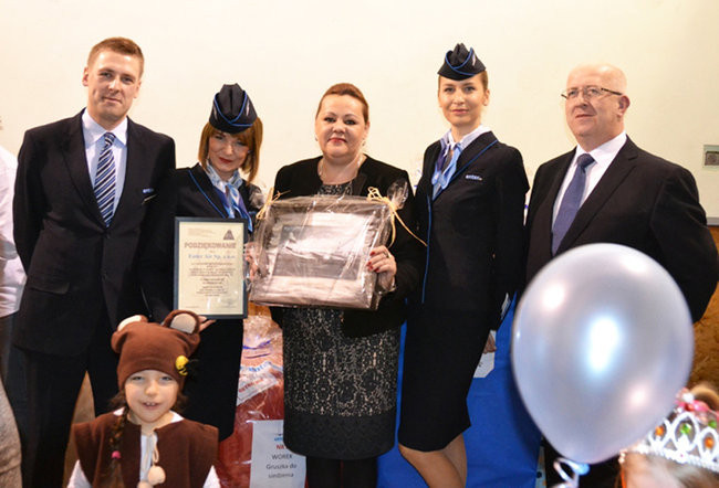 Linie lotnicze pomogły szkole (kilka zdjęć)