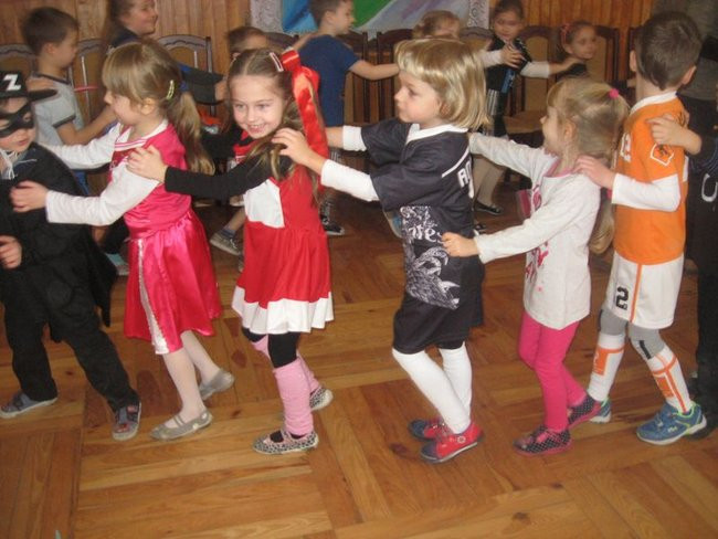 Sportowo-baśniowy bal w Dąbczu (zdjęcia)