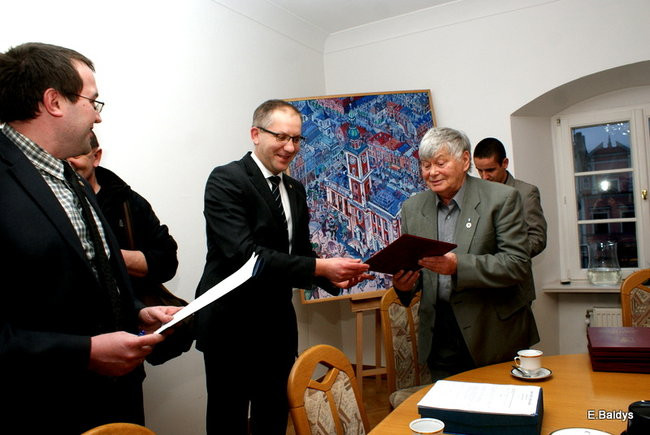 Uhonorowany za 65 lat pracy trenerskiej (zdjęcia)