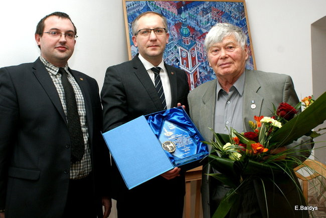 Uhonorowany za 65 lat pracy trenerskiej (zdjęcia)