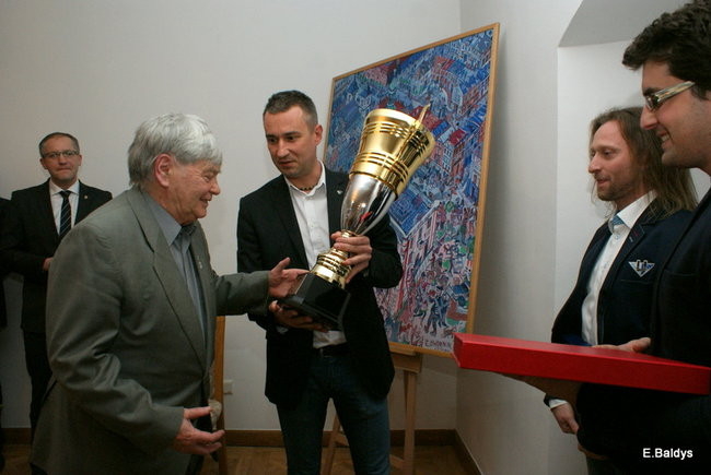 Uhonorowany za 65 lat pracy trenerskiej (zdjęcia)