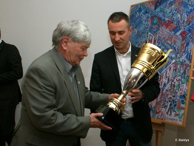 Uhonorowany za 65 lat pracy trenerskiej (zdjęcia)