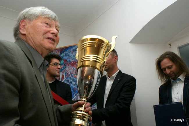 Uhonorowany za 65 lat pracy trenerskiej (zdjęcia)