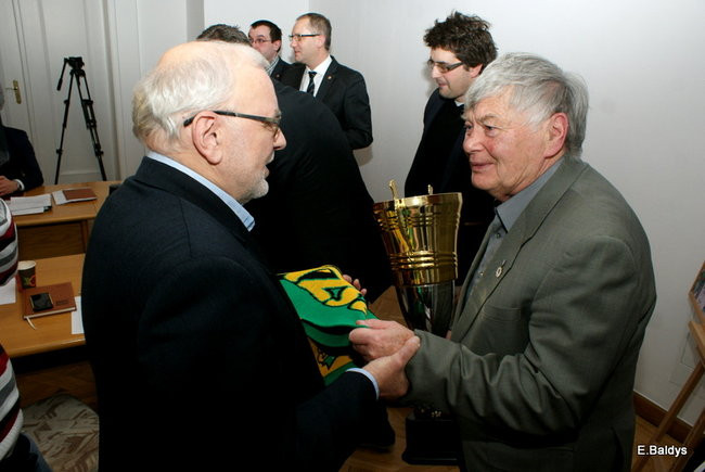 Uhonorowany za 65 lat pracy trenerskiej (zdjęcia)