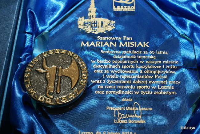 Uhonorowany za 65 lat pracy trenerskiej (zdjęcia)