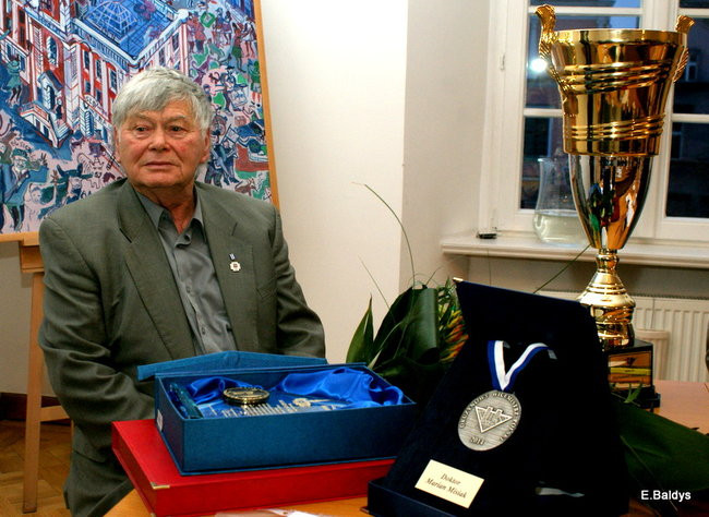 Uhonorowany za 65 lat pracy trenerskiej (zdjęcia)