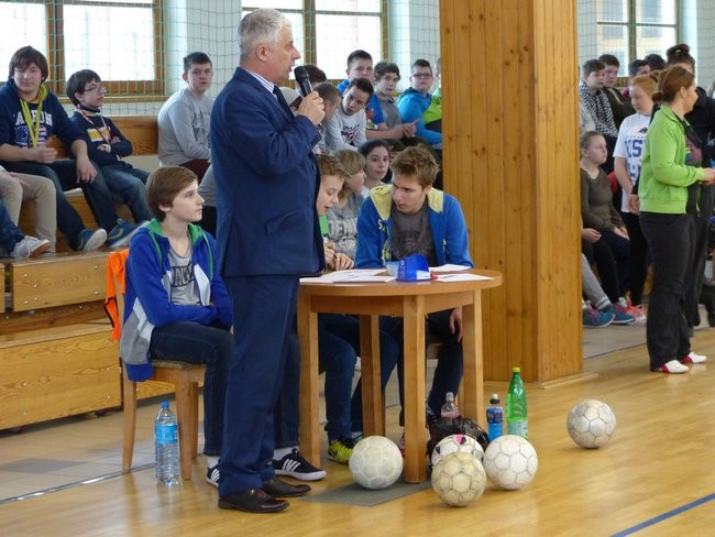 Gimnazjalistki kopały w Rydzynie