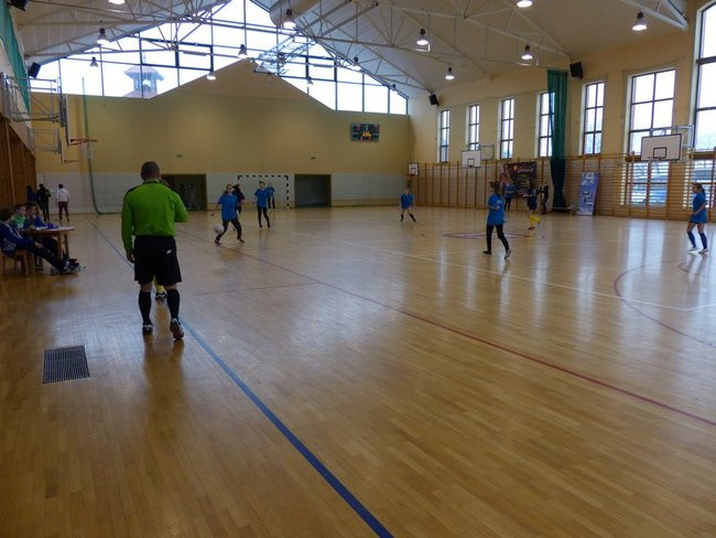 Gimnazjalistki kopały w Rydzynie