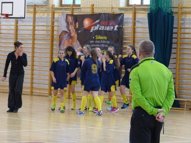 Gimnazjalistki kopały w Rydzynie