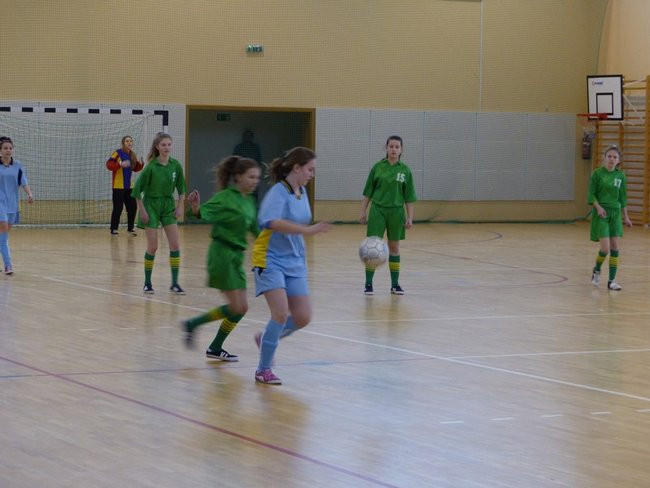 Gimnazjalistki kopały w Rydzynie