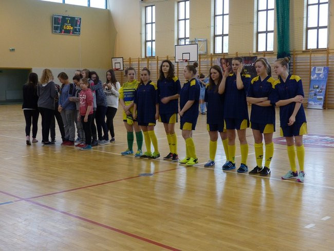 Gimnazjalistki kopały w Rydzynie