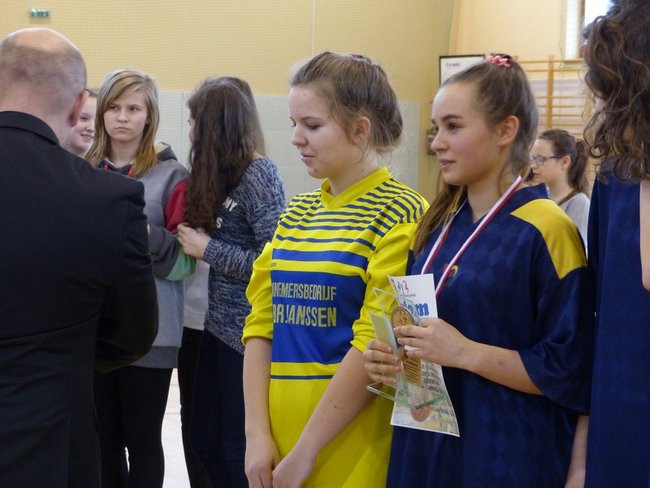 Gimnazjalistki kopały w Rydzynie