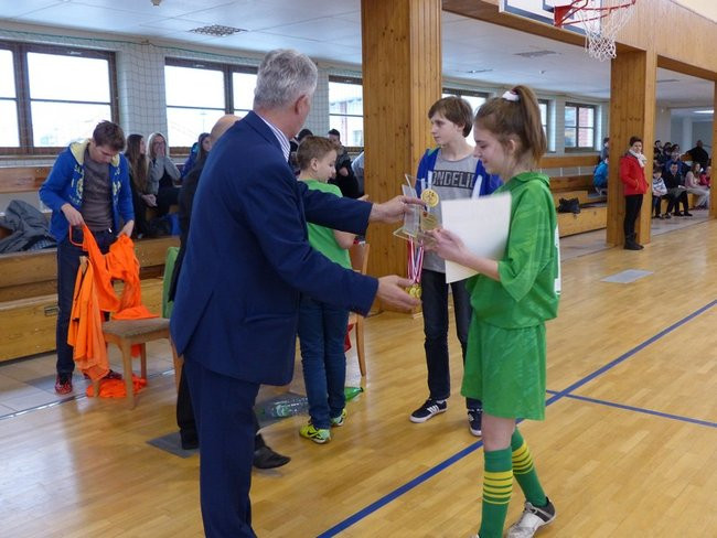 Gimnazjalistki kopały w Rydzynie