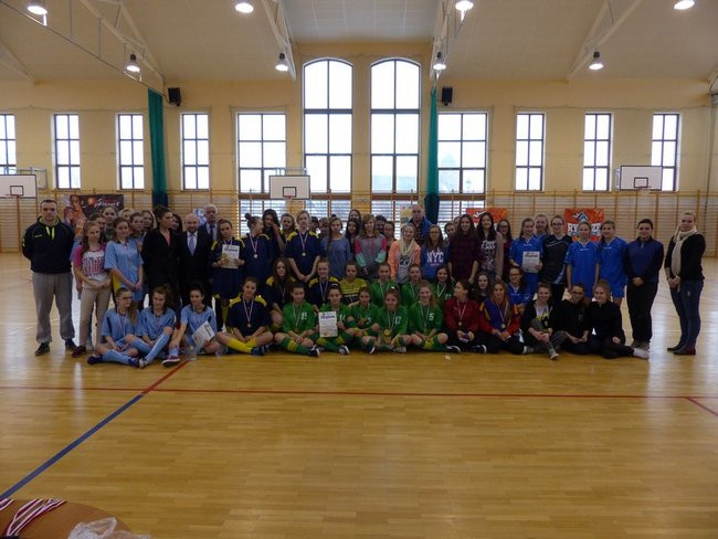 Gimnazjalistki kopały w Rydzynie