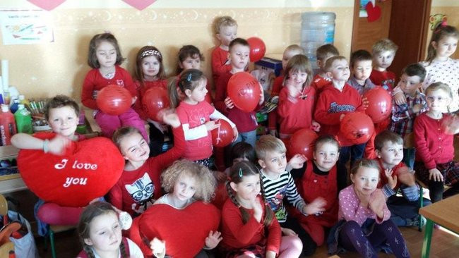 Przedszkolaki z Rydzyny obchodzą Walentynki (zdjęcia)