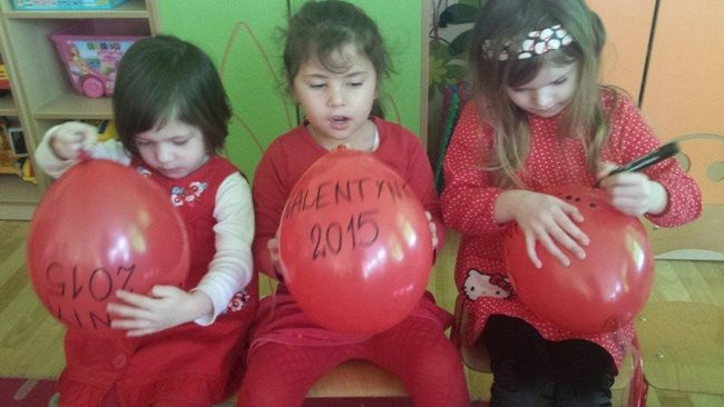 Przedszkolaki z Rydzyny obchodzą Walentynki (zdjęcia)