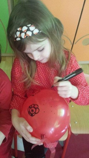 Przedszkolaki z Rydzyny obchodzą Walentynki (zdjęcia)