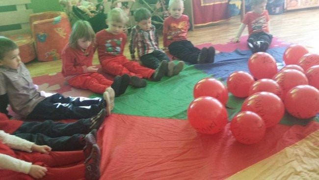 Przedszkolaki z Rydzyny obchodzą Walentynki (zdjęcia)