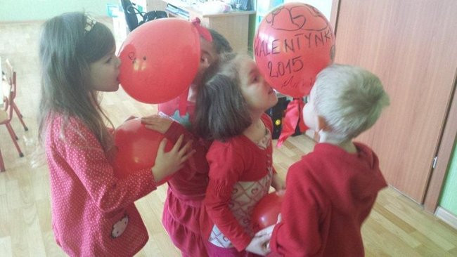 Przedszkolaki z Rydzyny obchodzą Walentynki (zdjęcia)