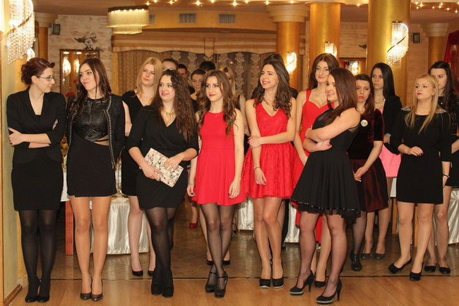 Maturzyści z Bojanowa na parkiecie (zdjęcia)