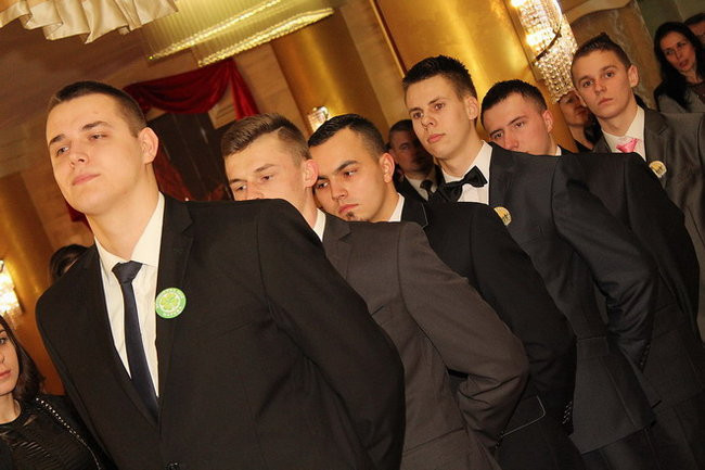 Maturzyści z Bojanowa na parkiecie (zdjęcia)