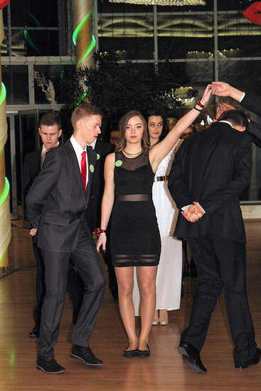 Maturzyści z Bojanowa na parkiecie (zdjęcia)