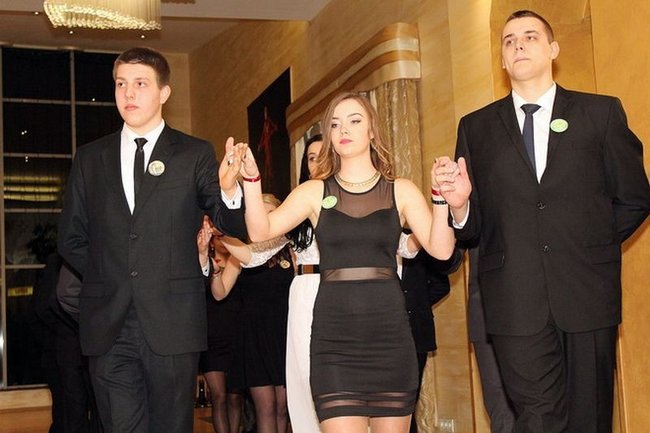 Maturzyści z Bojanowa na parkiecie (zdjęcia)