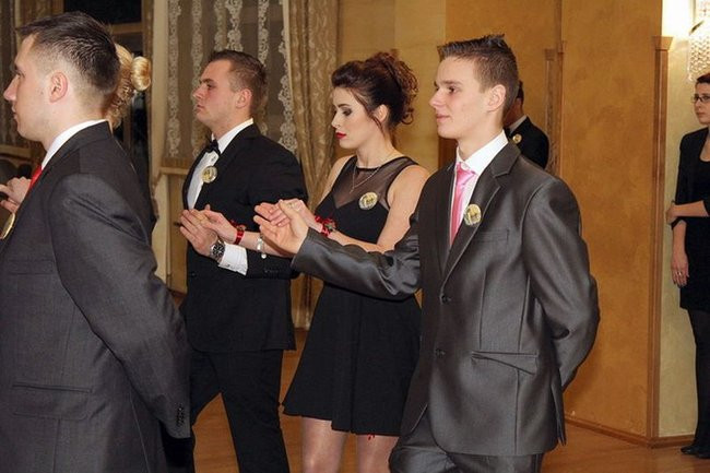 Maturzyści z Bojanowa na parkiecie (zdjęcia)